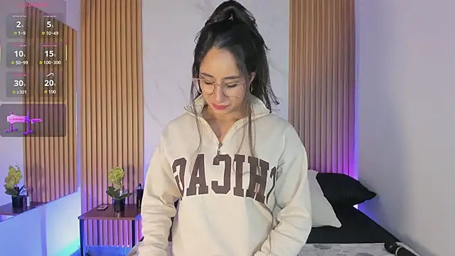 Snapshot of Julia_Martinez_ chatting on 02/24/26, 11:41 Julia Martinez online show from 02/24/26, 11:41