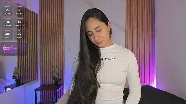 Julia Martinez  online show from 03/16/26, 11:47