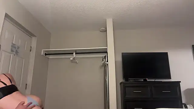 emilyrod01 online show from 12/10/24, 02:05