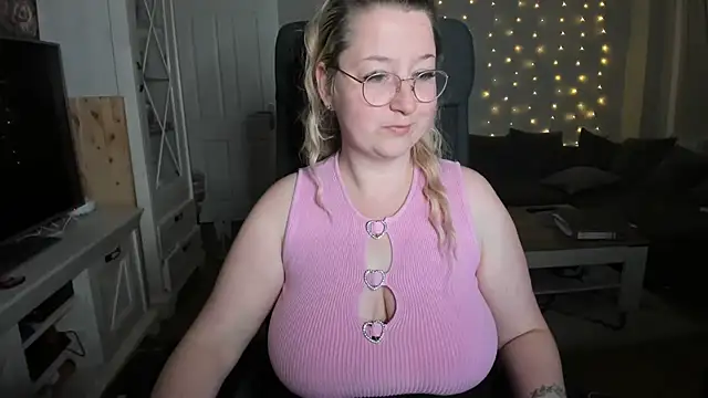 Lillyloo  online show from 11/08/25, 07:56