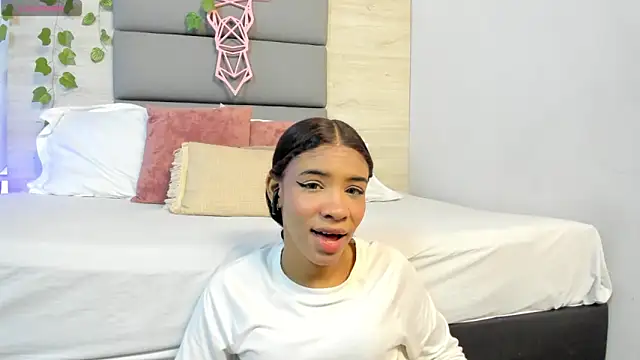 AshleyHill2 online show from 11/01/25, 03:41