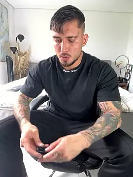 DimitriSullivan  online show from 01/12/26, 06:46