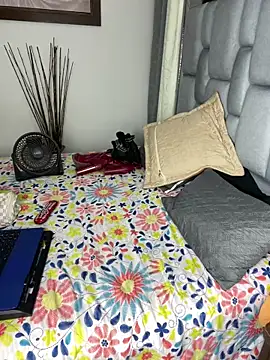 danielax50 online show from 02/13/25, 11:37