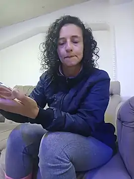 AriannaRussell  online show from 06/04/26, 12:22