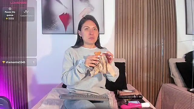 Ella Rousse online show from 10/08/25, 12:14