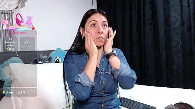 Ella Rousse online show from 04/17/26, 11:35