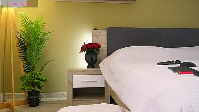 KiraRosse online show from 11/22/25, 11:53