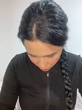 Leyna Kenet online show from 02/12/25, 03:40