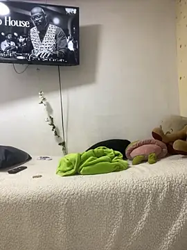 Leyna Kenet online show from 10/24/25, 02:46