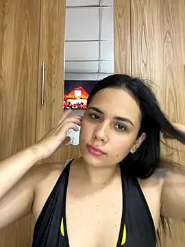 Leyna Kenet online show from 11/26/25, 10:00