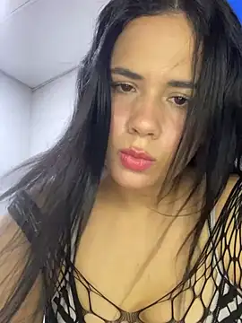 Snapshot of Leyna_Kenet chatting on 04/18/26, 09:37 Leyna Kenet online show from 04/18/26, 09:37