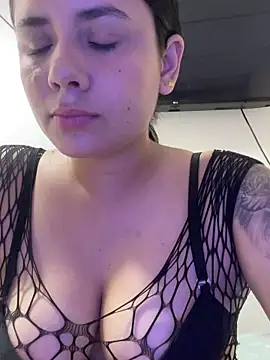 Snapshot of Leyna_Kenet chatting on 04/20/26, 09:27 Leyna Kenet online show from 04/20/26, 09:27