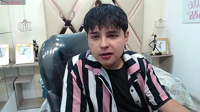 Snapshot of AndrewPherson chatting on 01/05/25, 12:42 AndrewPherson online show from 01/05/25, 12:42