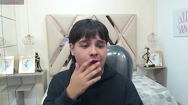 Snapshot of AndrewPherson chatting on 01/06/25, 01:52 AndrewPherson online show from 01/06/25, 01:52