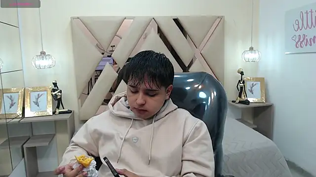 Snapshot of AndrewPherson chatting on 01/14/25, 12:24 AndrewPherson online show from 01/14/25, 12:24