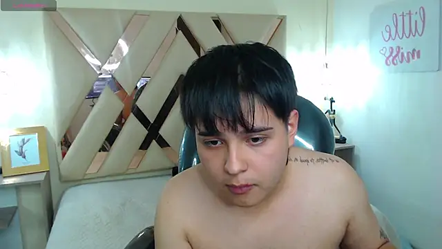 Snapshot of AndrewPherson chatting on 01/23/25, 02:17 AndrewPherson online show from 01/23/25, 02:17