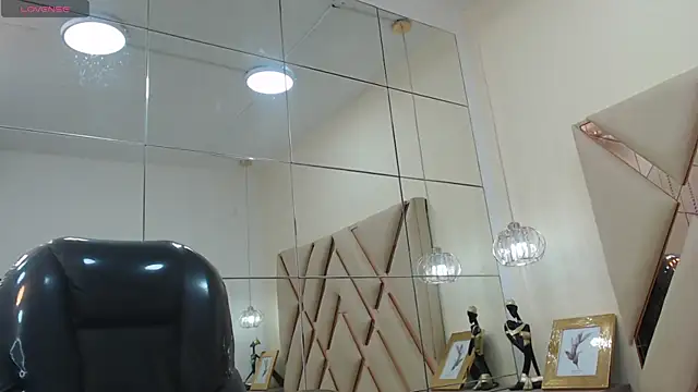 Snapshot of AndrewPherson chatting on 01/25/25, 04:03 AndrewPherson online show from 01/25/25, 04:03