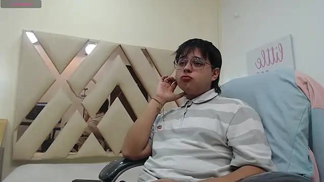 Snapshot of AndrewPherson chatting on 01/27/25, 12:37 AndrewPherson online show from 01/27/25, 12:37