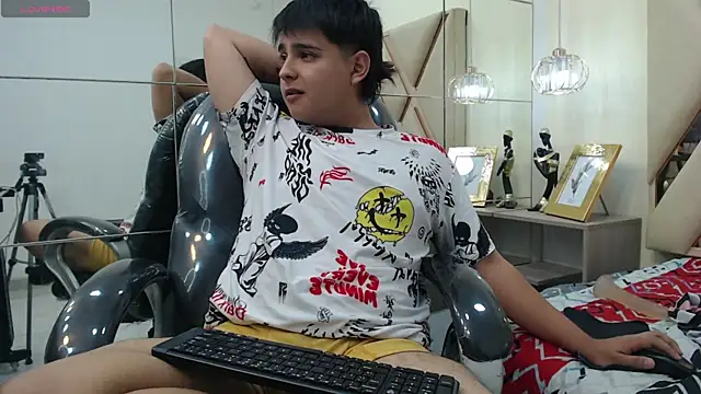 Snapshot of AndrewPherson chatting on 01/29/25, 03:58 AndrewPherson online show from 01/29/25, 03:58