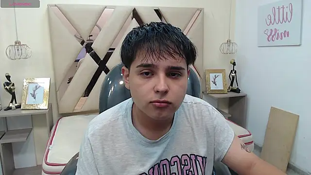 Snapshot of AndrewPherson chatting on 02/04/25, 12:00 AndrewPherson online show from 02/04/25, 12:00