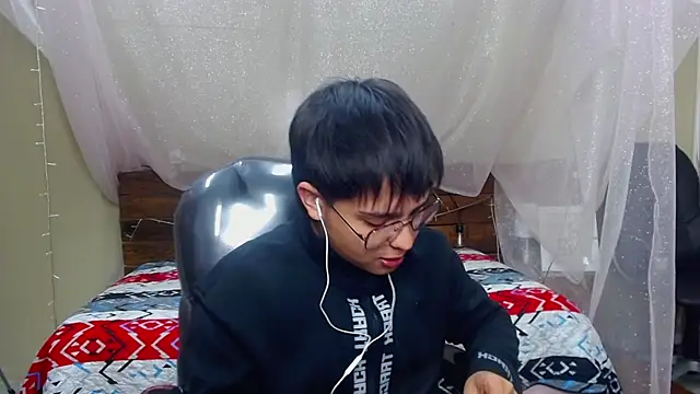 Snapshot of AndrewPherson chatting on 02/07/25, 12:28 AndrewPherson online show from 02/07/25, 12:28