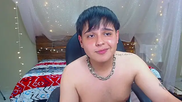 Snapshot of AndrewPherson chatting on 02/08/25, 06:33 AndrewPherson online show from 02/08/25, 06:33