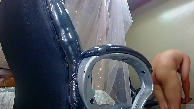 Snapshot of AndrewPherson chatting on 02/10/25, 07:07 AndrewPherson online show from 02/10/25, 07:07