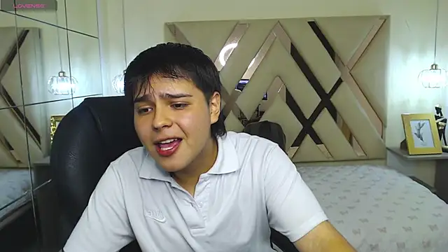 Snapshot of AndrewPherson chatting on 02/15/25, 12:33 AndrewPherson online show from 02/15/25, 12:33