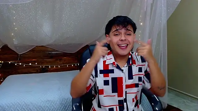 Snapshot of AndrewPherson chatting on 03/10/25, 12:26 AndrewPherson online show from 03/10/25, 12:26