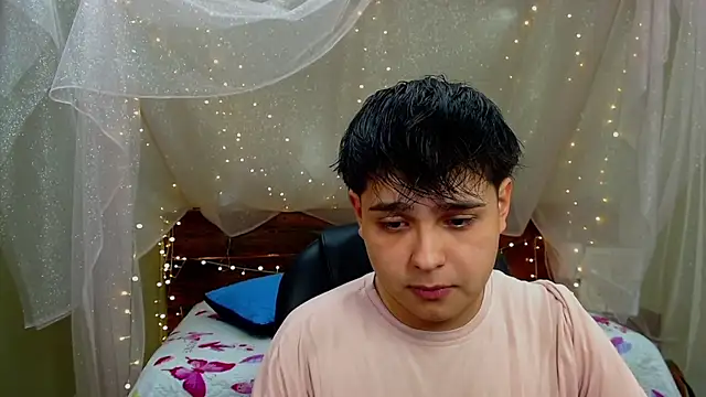 Snapshot of AndrewPherson chatting on 03/11/25, 12:17 AndrewPherson online show from 03/11/25, 12:17