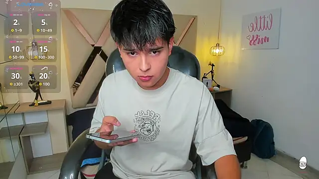 Snapshot of AndrewPherson chatting on 09/24/25, 12:30 AndrewPherson online show from 09/24/25, 12:30