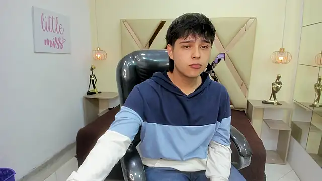 Snapshot of AndrewPherson chatting on 04/14/26, 12:22 AndrewPherson online show from 04/14/26, 12:22