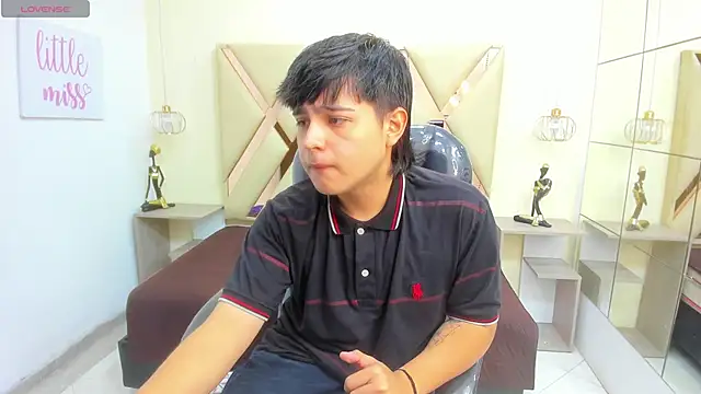 Snapshot of AndrewPherson chatting on 04/16/26, 01:01 AndrewPherson online show from 04/16/26, 01:01