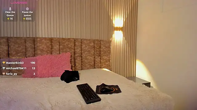 tiffany johnson11 online show from 02/12/25, 07:34