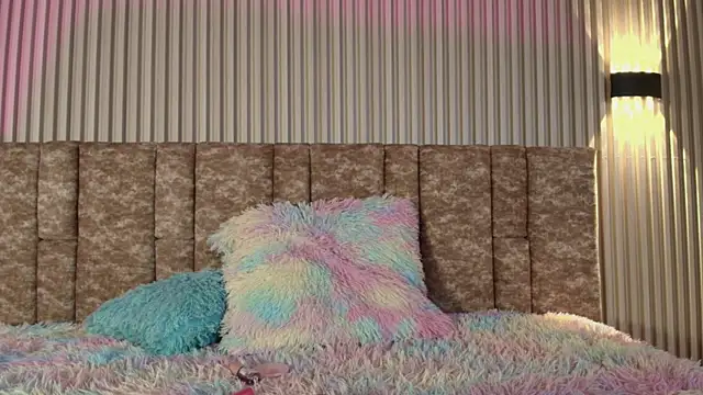 tiffany johnson11 online show from 11/28/25, 07:49