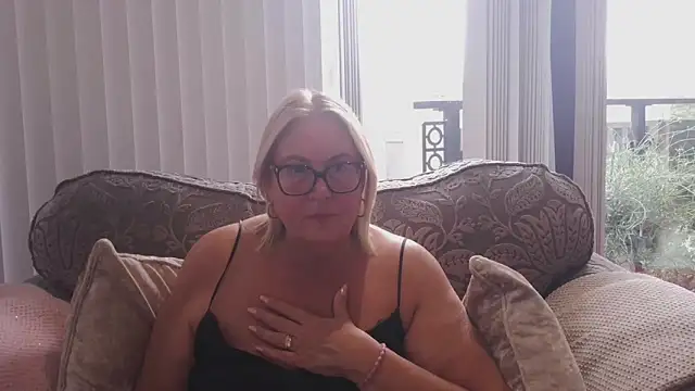 MoistCurveyChanel online show from 06/06/26, 03:06