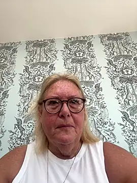MoistCurveyChanel online show from 07/15/26, 08:52