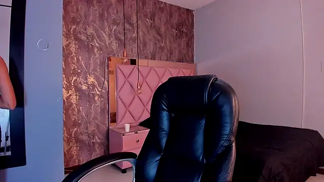 SKYLERWHIITEE online show from 12/08/24, 03:21