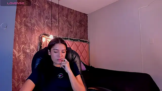 SKYLERWHIITEE online show from 12/12/24, 06:14