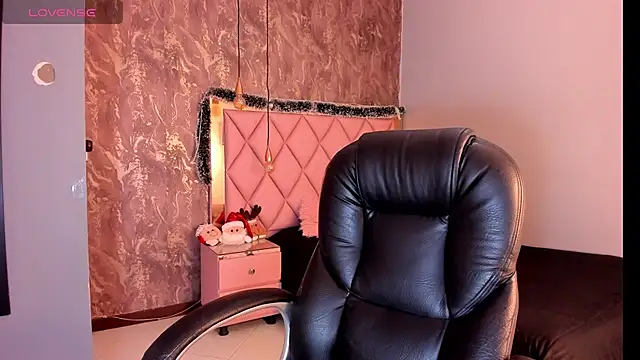 SKYLERWHIITEE online show from 12/19/24, 03:18