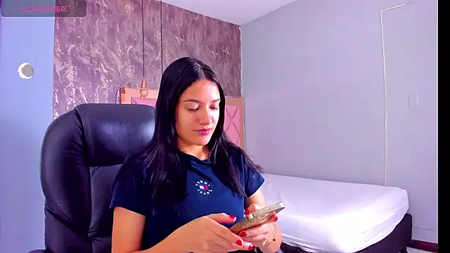 SKYLERWHIITEE online show from 01/06/25, 04:04