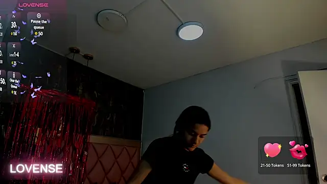 SKYLERWHIITEE online show from 02/17/25, 03:04