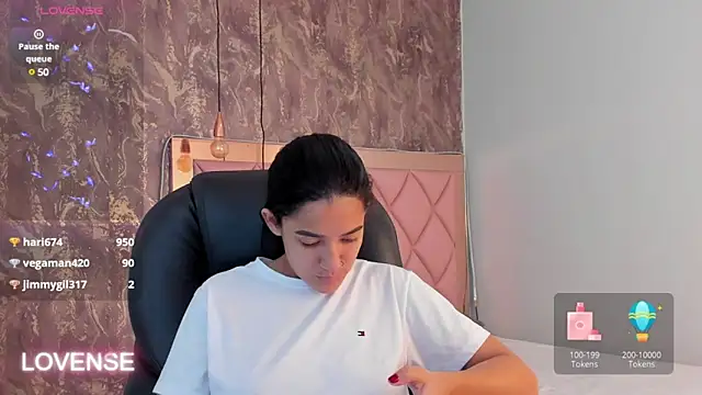 SKYLERWHIITEE online show from 03/06/25, 10:09