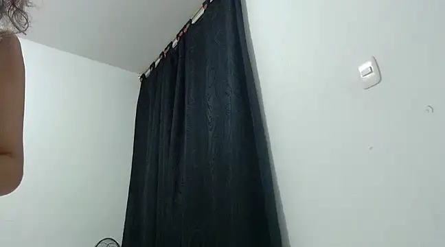 nicolle milf1978 online show from 02/24/25, 12:20