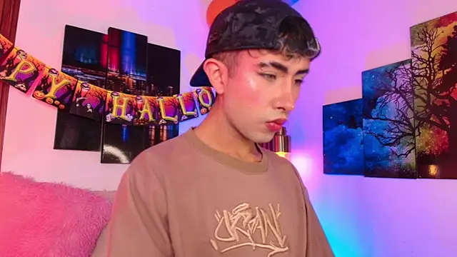 Noah Xitruxx online show from 10/16/25, 03:18