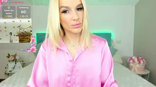 Snapshot of Lana_kitty__ chatting on 03/04/25, 10:27 Lana kitty online show from 03/04/25, 10:27