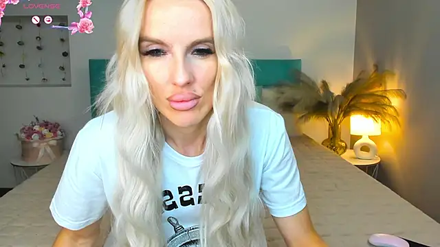 Snapshot of Lana_kitty__ chatting on 09/10/25, 09:15 Lana kitty online show from 09/10/25, 09:15