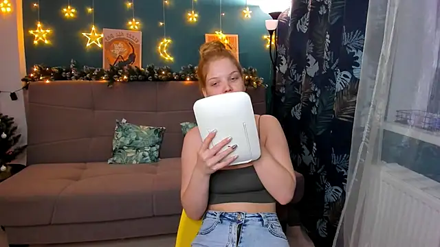 Snapshot of Xloe_Queen chatting on 12/22/24, 02:38 Xloe Queen online show from 12/22/24, 02:38