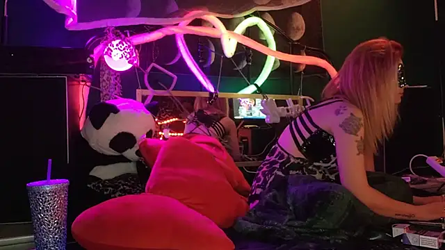 anonymouszN online show from 02/11/25, 11:22