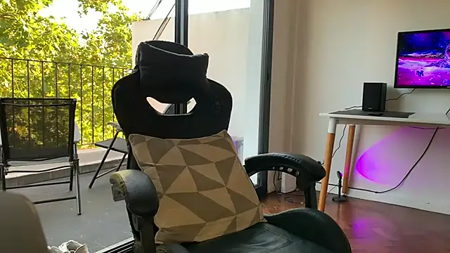 Den BlueXx online show from 02/20/25, 10:04